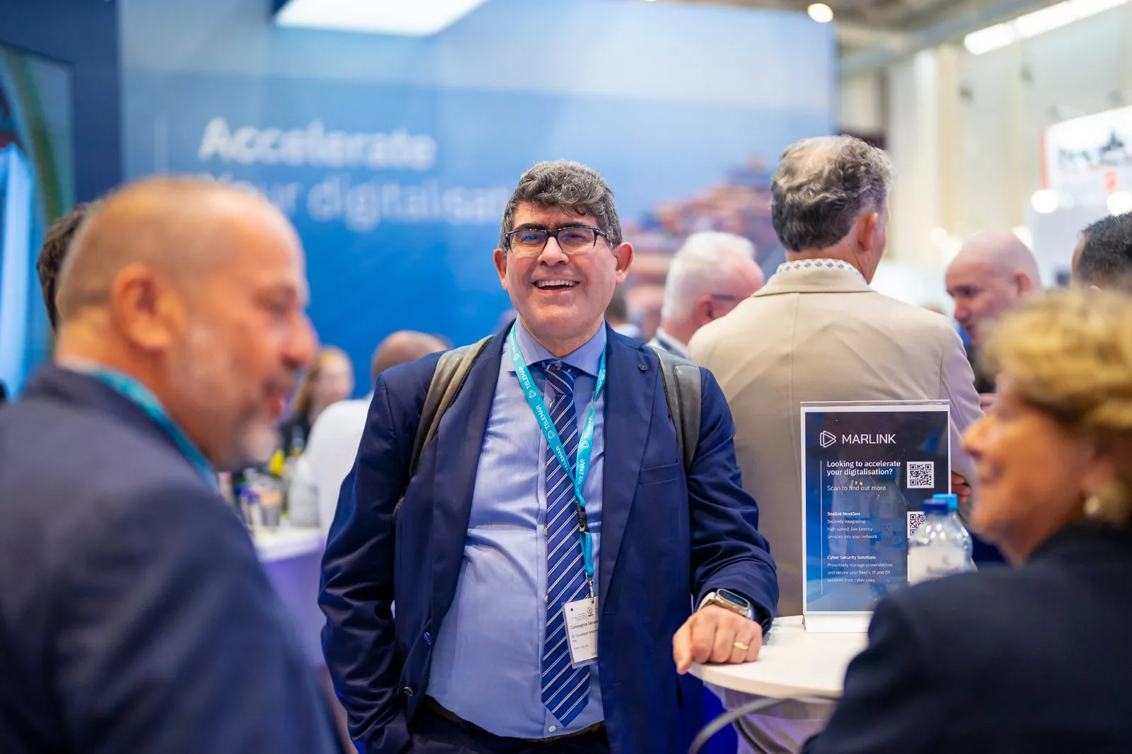 Gespräch am Stand